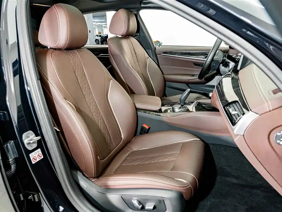 BMW 5 Series — миниатюра 19