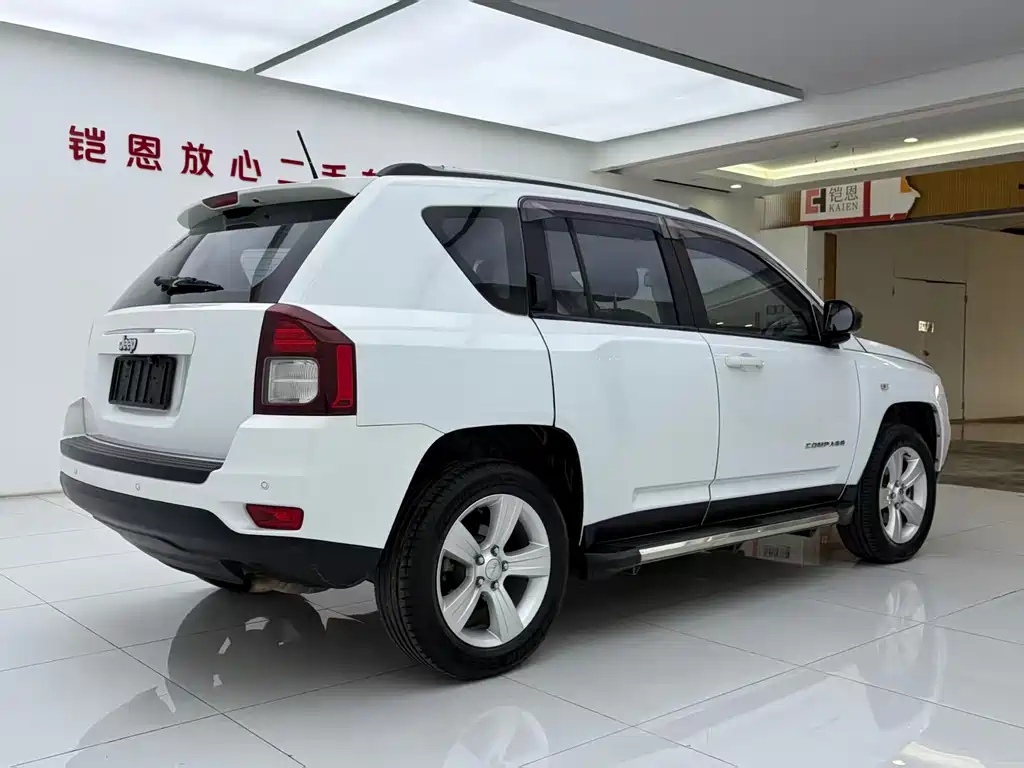 Jeep Compass (Import) — миниатюра 5