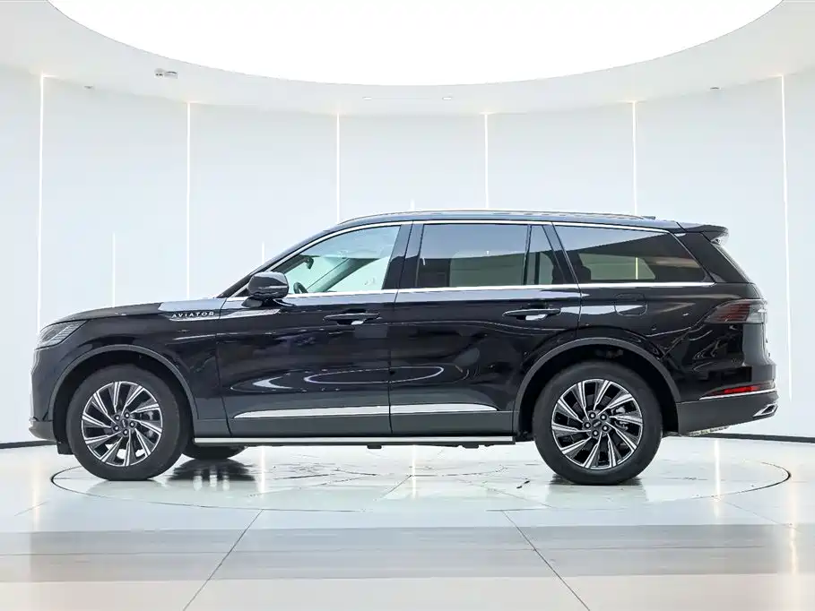 Lincoln Aviator 2024 3.0T V6 мест
