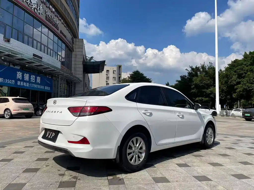 Hyundai Elantra — миниатюра 7