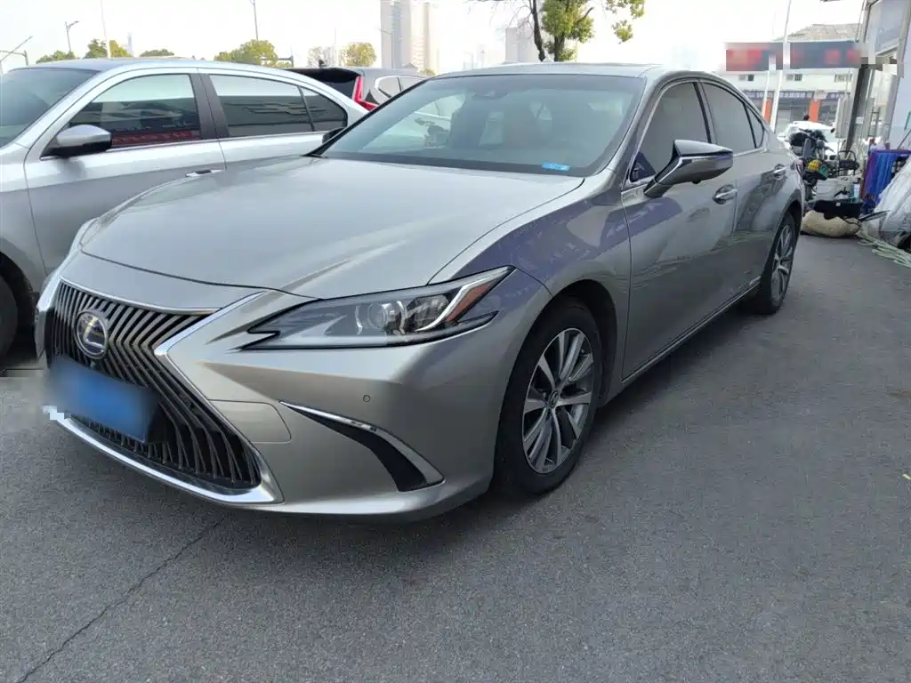 Lexus ES 2019
