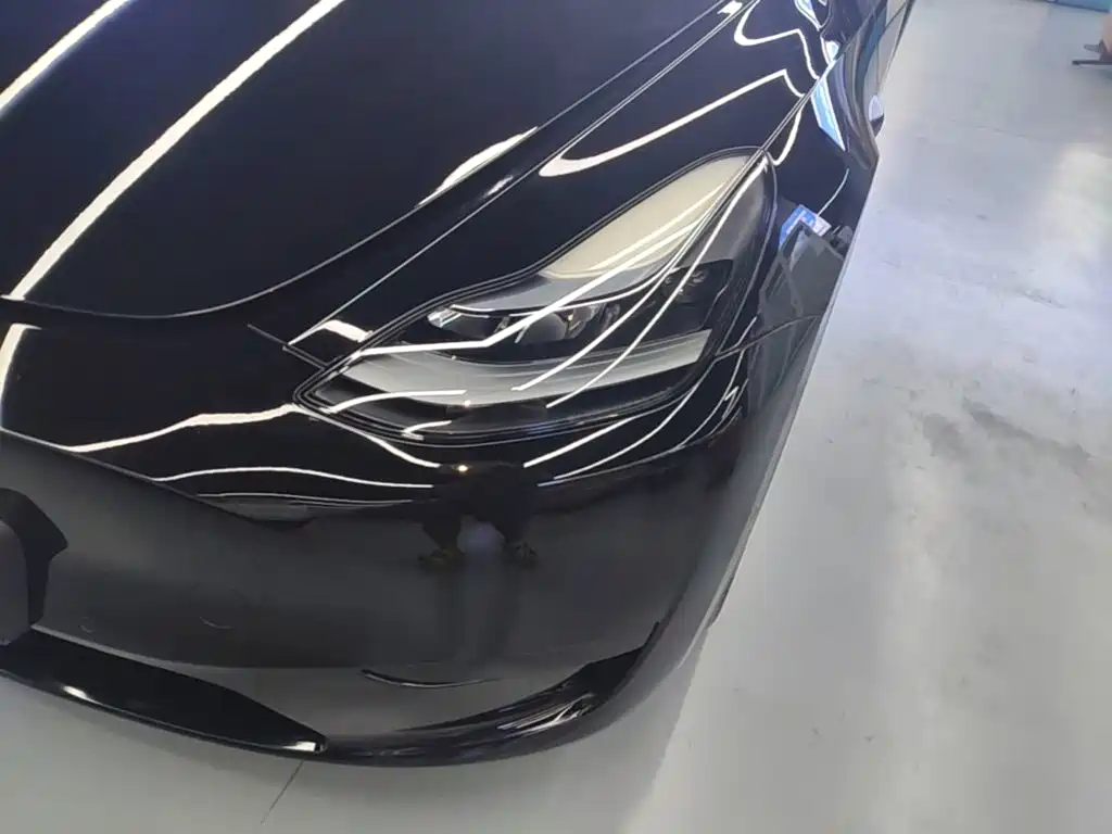 Tesla Model Y — миниатюра 24