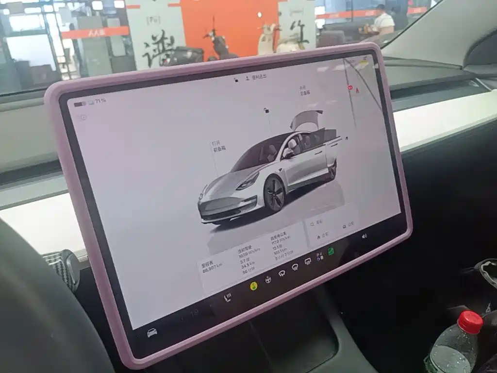 Tesla Model 3 — миниатюра 13