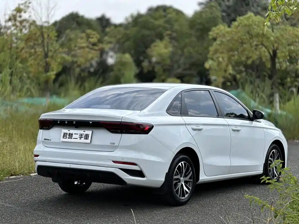 Geely Emgrand — миниатюра 13