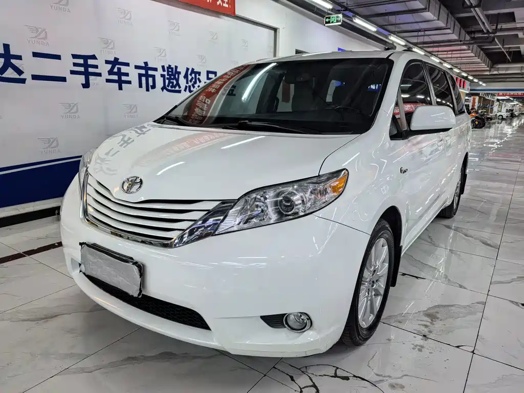 Toyota Sienna — миниатюра 2
