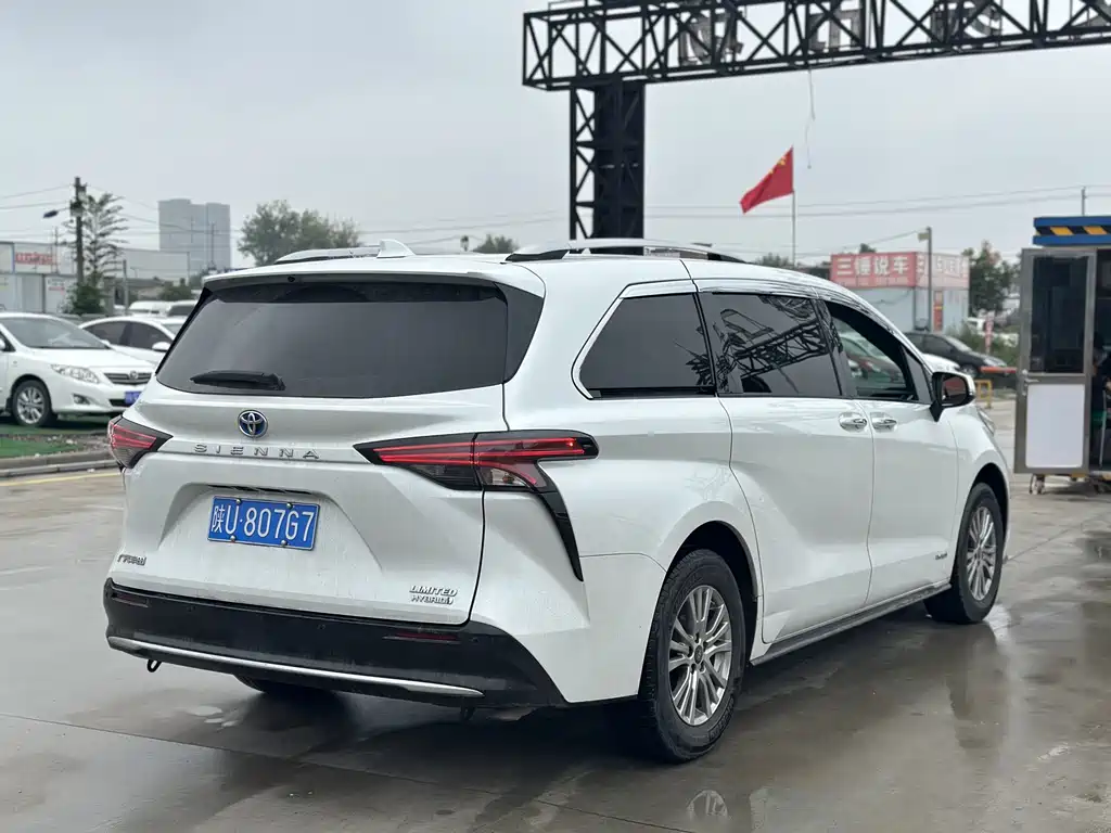 Toyota Sienna — миниатюра 10