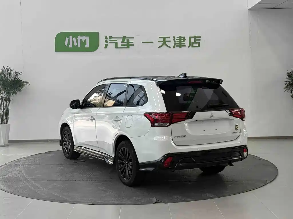 Mitsubishi Outlander 2021 2.0L 5 мест