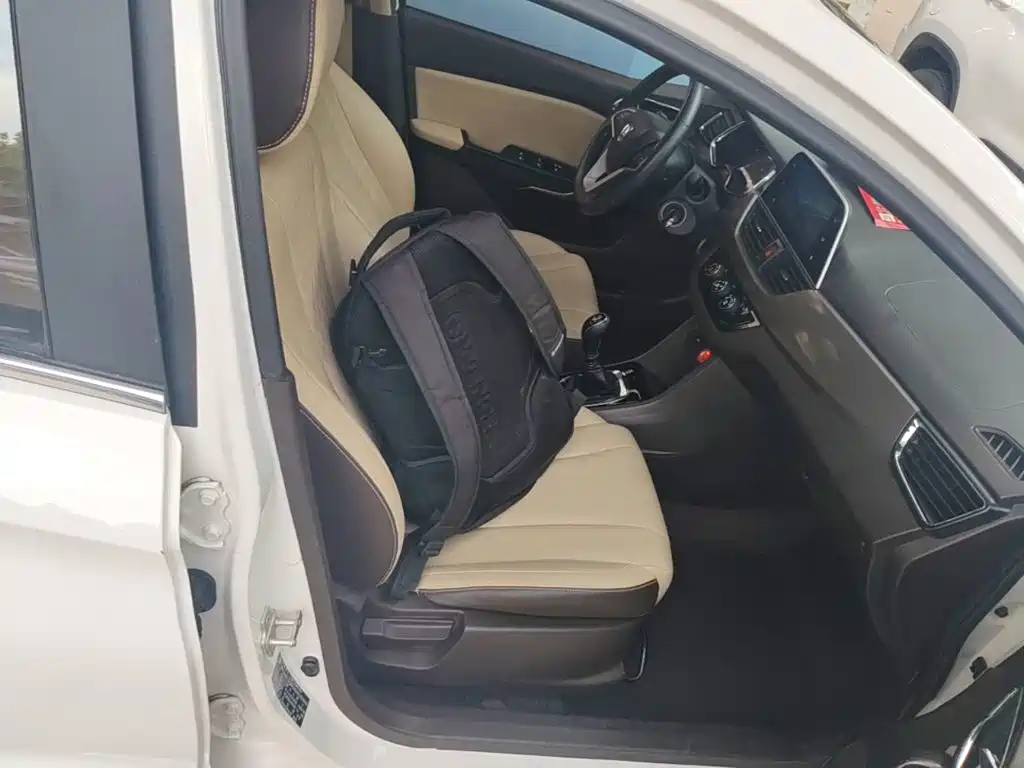 Baojun 310W — миниатюра 25
