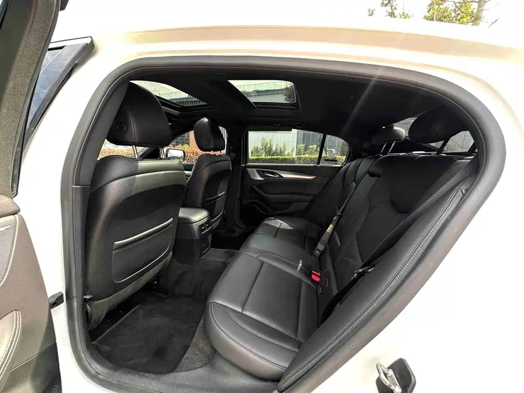 Cadillac CT5 — миниатюра 6