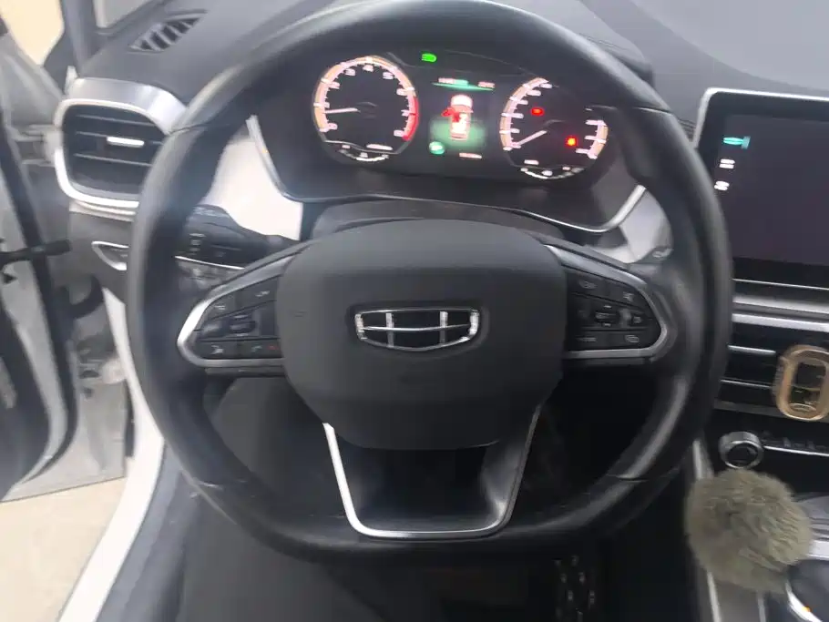 Geely Binyue — миниатюра 15