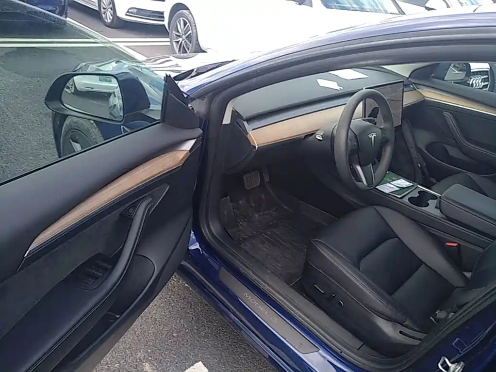 Tesla Model 3 — миниатюра 16