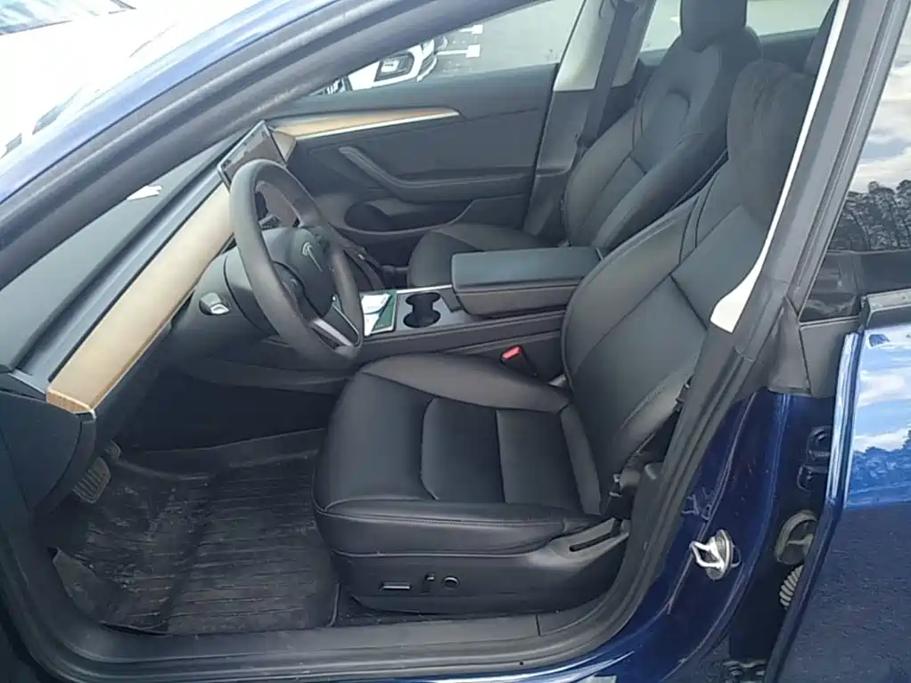 Tesla Model 3 — миниатюра 15