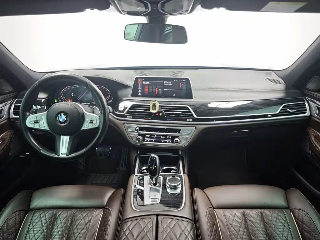 BMW 7 Series — миниатюра 9
