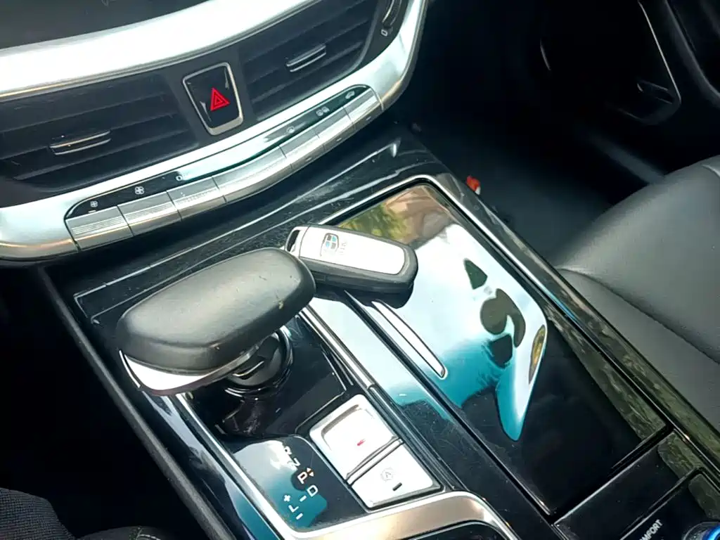 Geely Borui Hybrid — миниатюра 9
