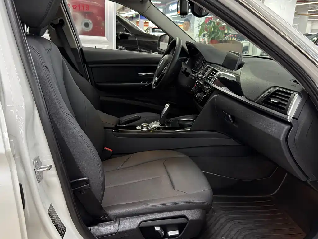 BMW 3 Series — миниатюра 4