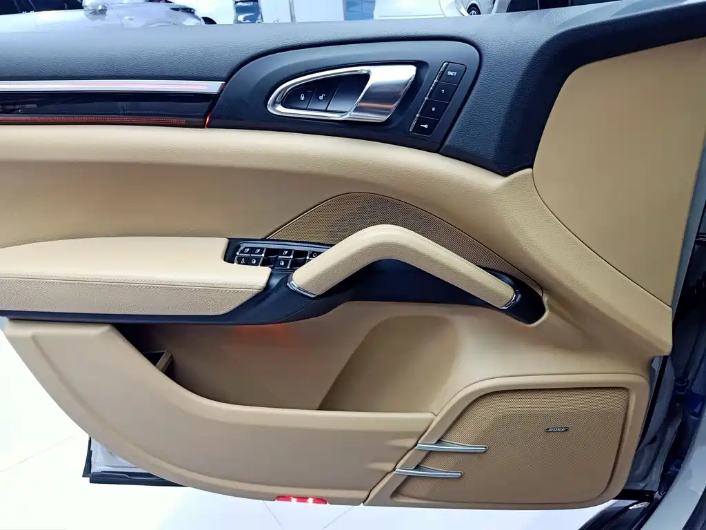 Porsche Cayenne — миниатюра 14