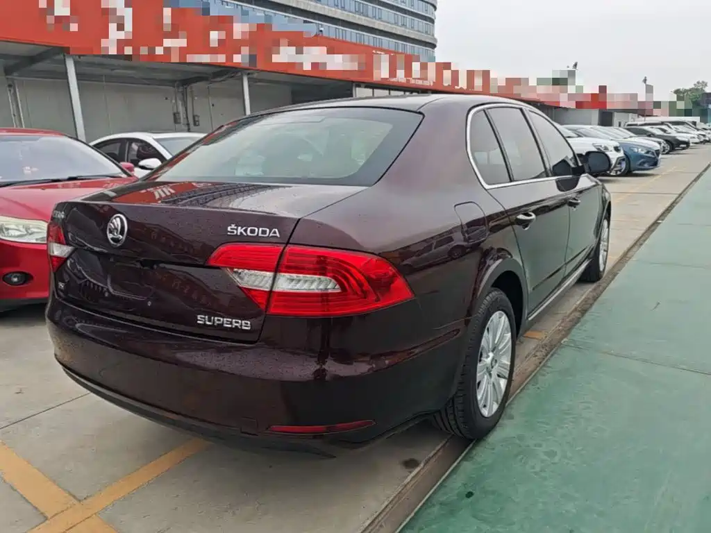 Skoda Superb — миниатюра 7