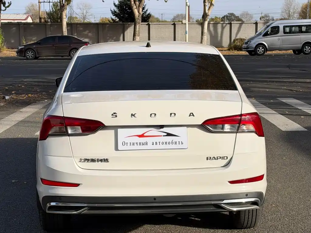 Skoda Rapid — миниатюра 5