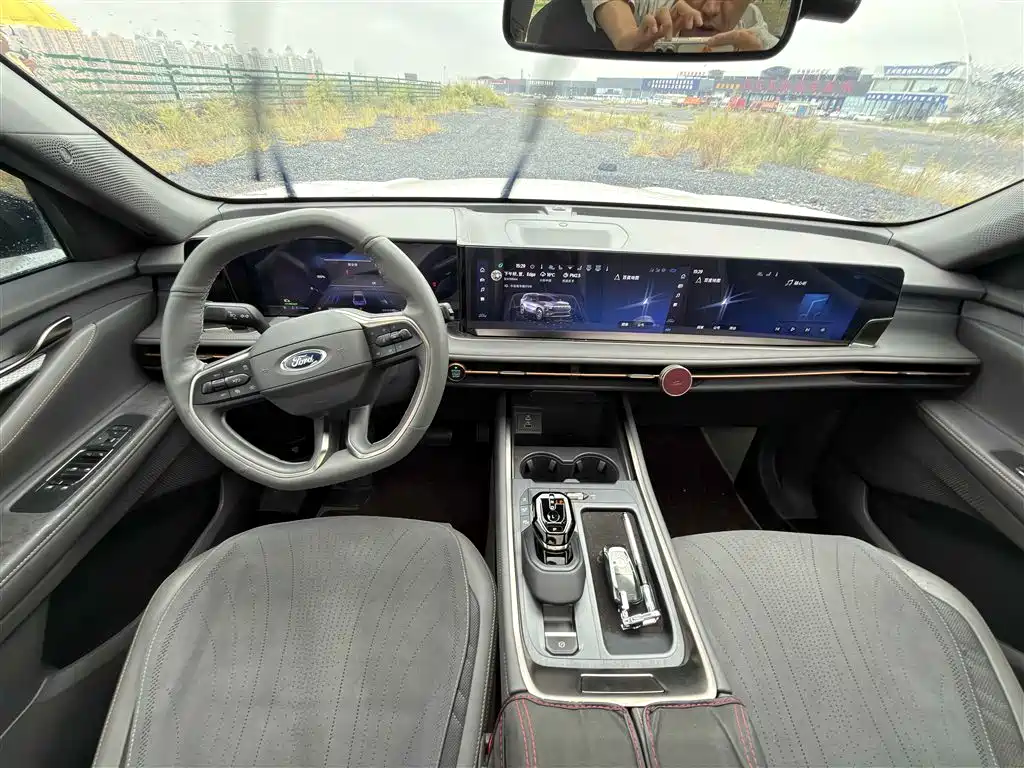 Ford Edge — миниатюра 10
