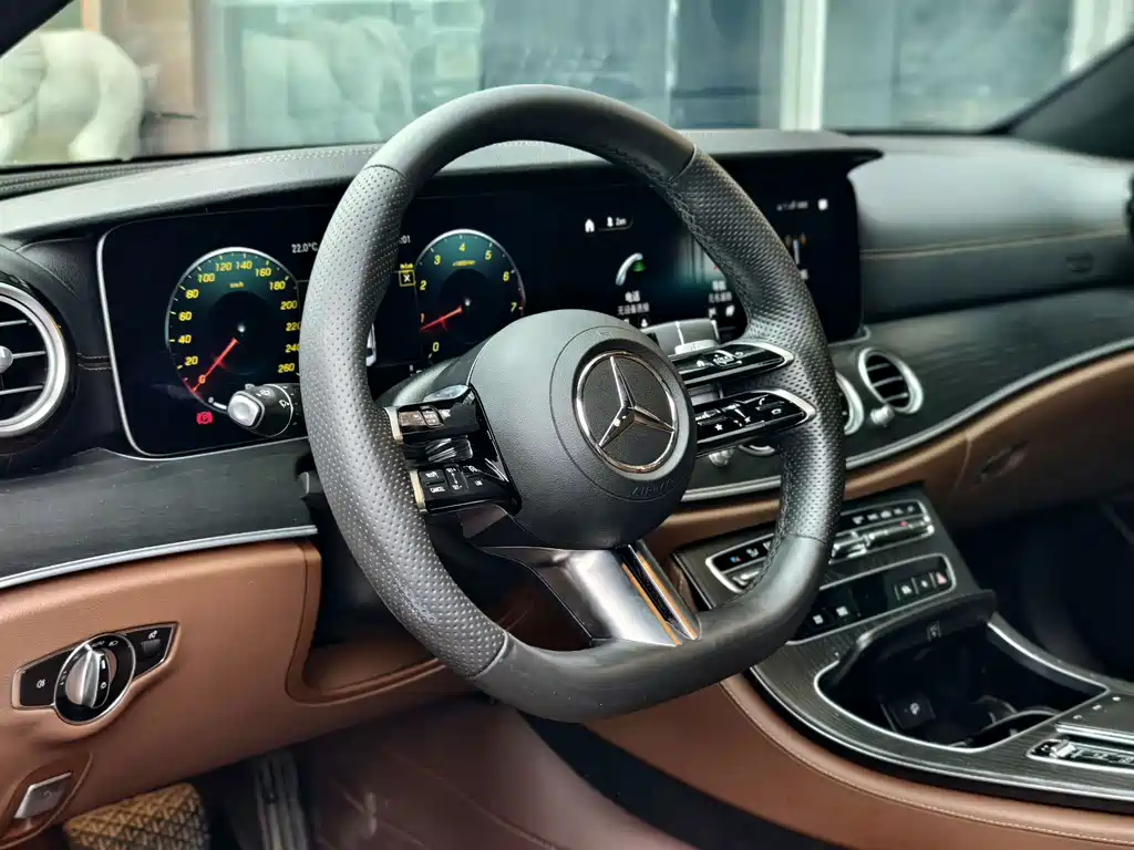 Mercedes-Benz E-Class — миниатюра 18