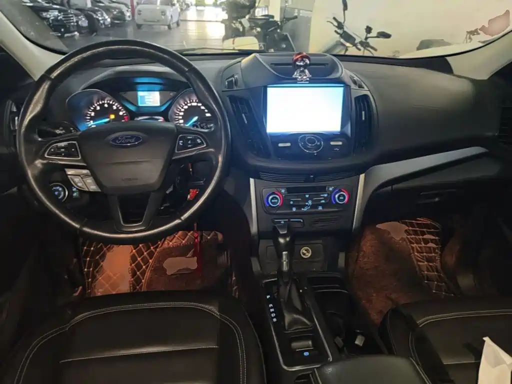 Ford Kuga — миниатюра 10