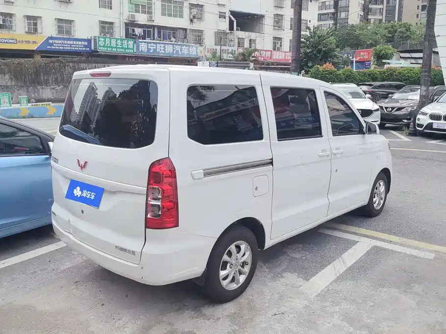 Wuling Hongguang V — миниатюра 3