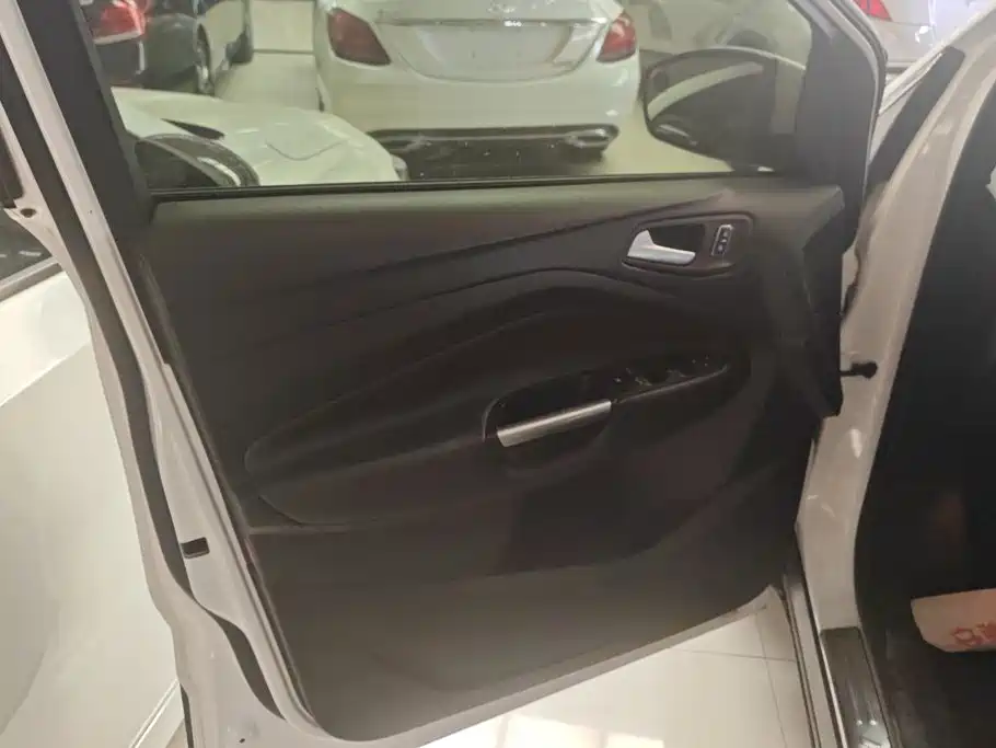 Ford Kuga — миниатюра 7