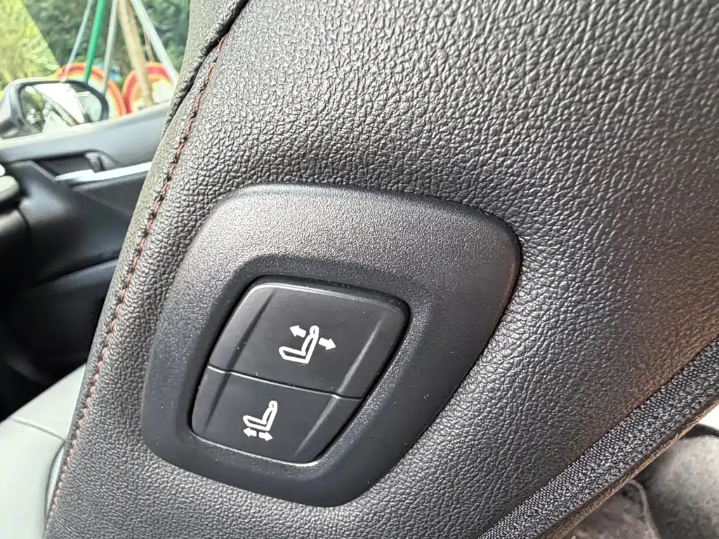Toyota Camry — миниатюра 12