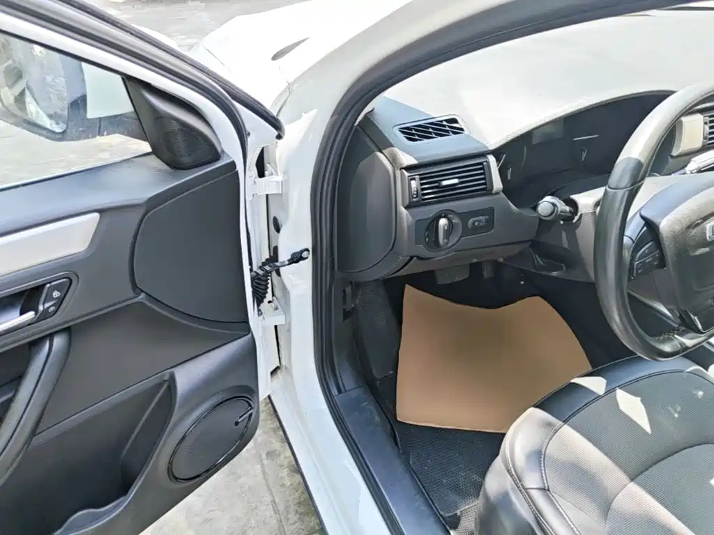 Qoros Qoros 3 — миниатюра 16