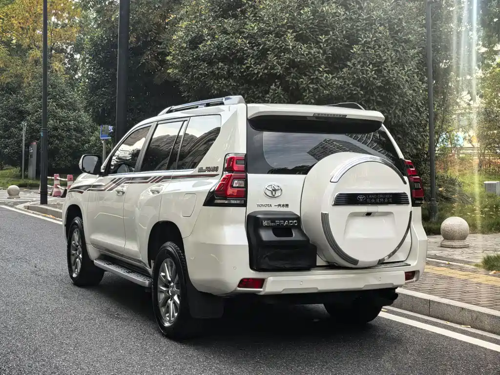 TOYOTA PRADO