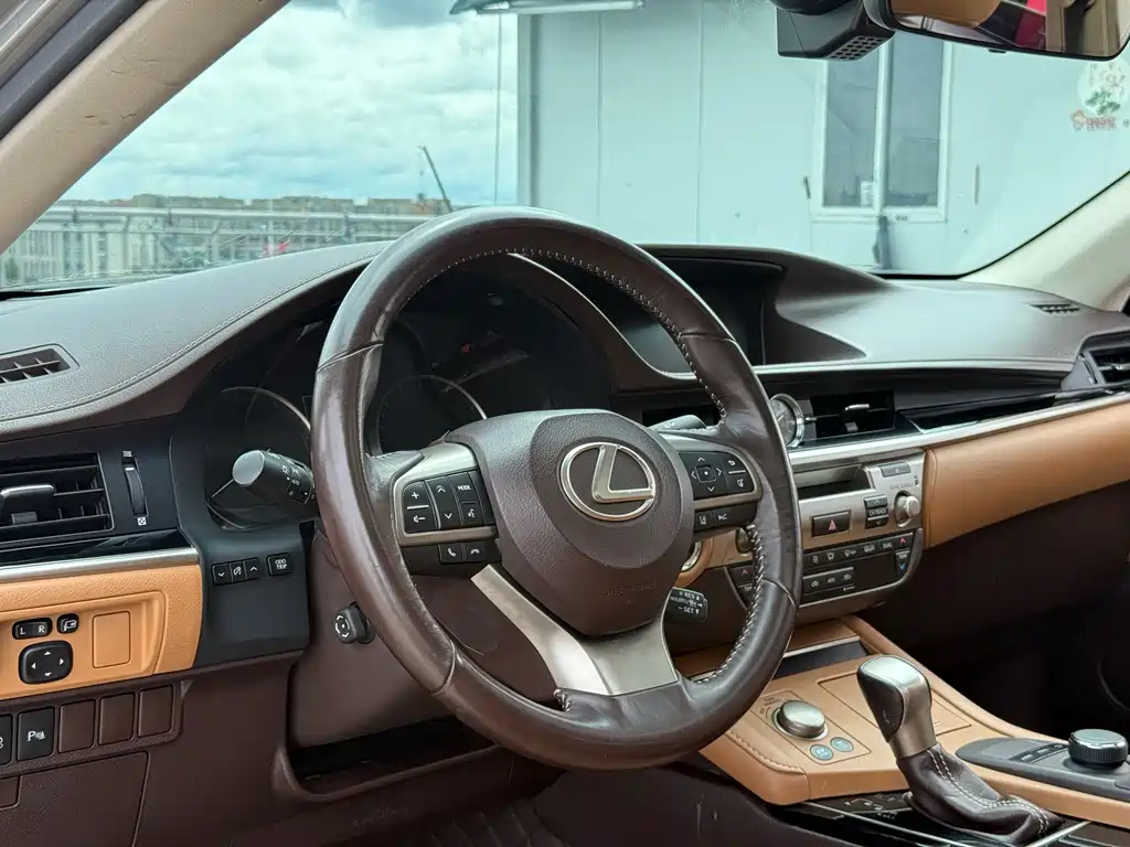 Lexus ES — миниатюра 7