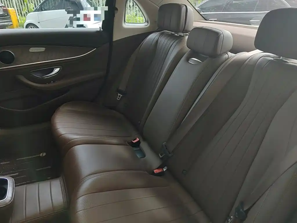 Mercedes-Benz E-Class — миниатюра 22