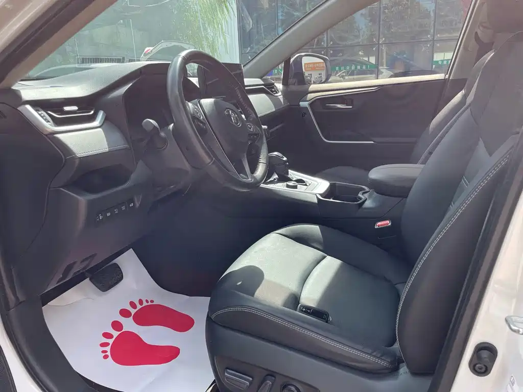 Toyota RAV4 — миниатюра 7