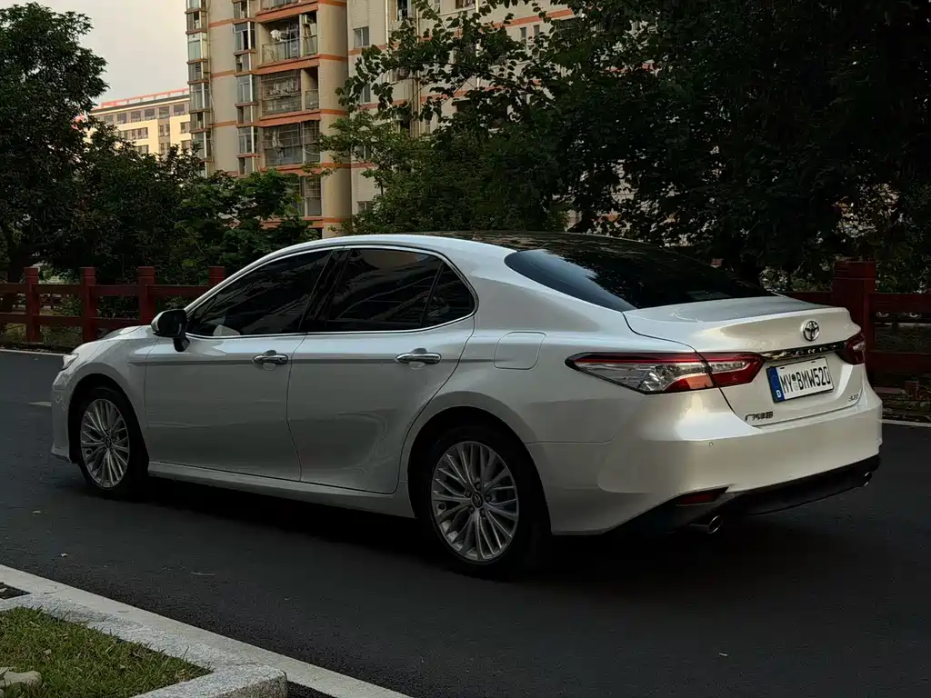 Toyota Camry — миниатюра 4