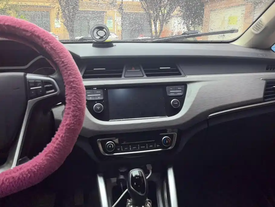 Geely Vision X3 — миниатюра 13