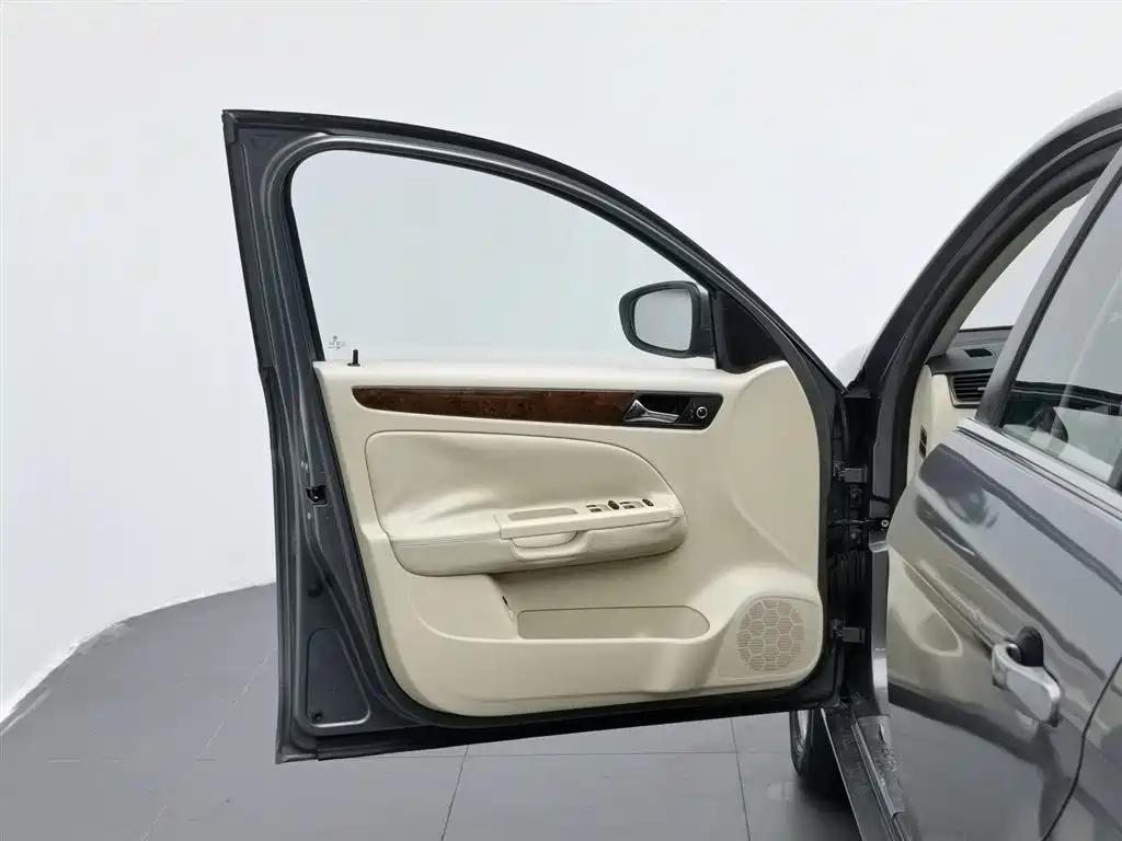 Volkswagen Bora 2011 1.6L AT Comfort