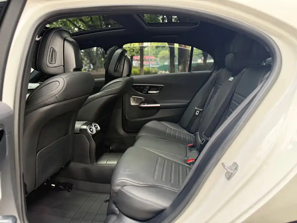 Mercedes-Benz C-Class — миниатюра 23