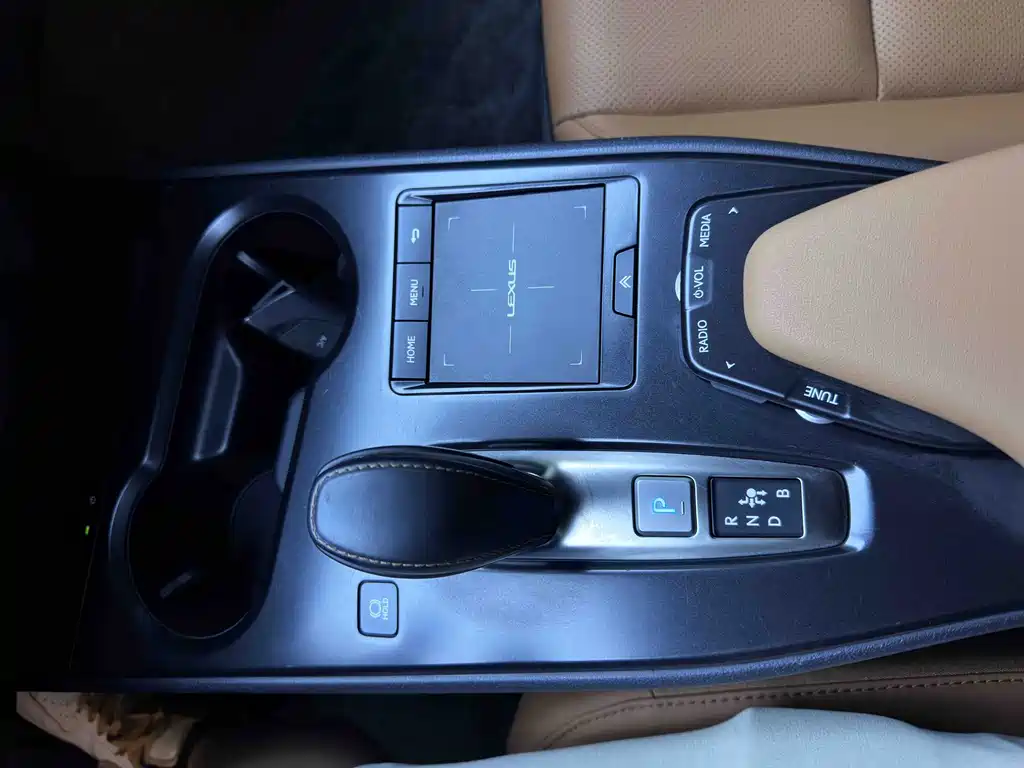 Lexus UX New Energy — миниатюра 15