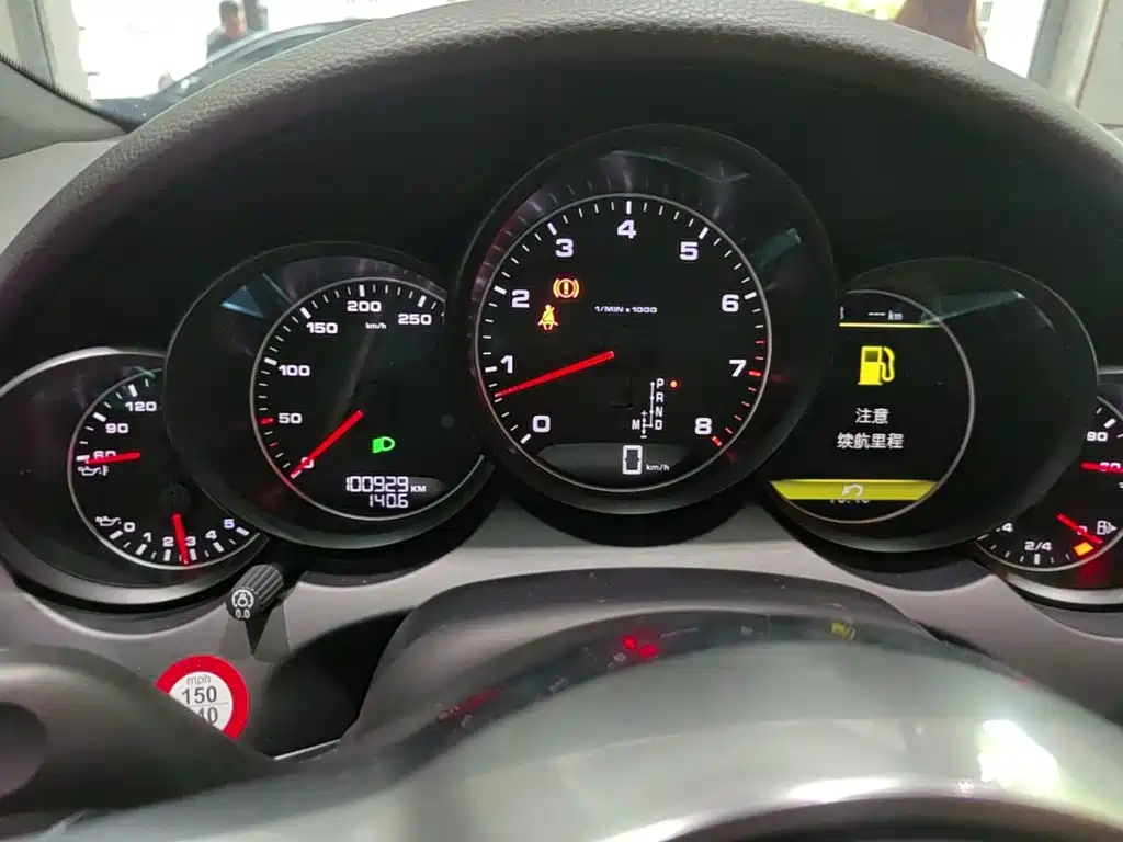 Porsche Cayenne — миниатюра 12