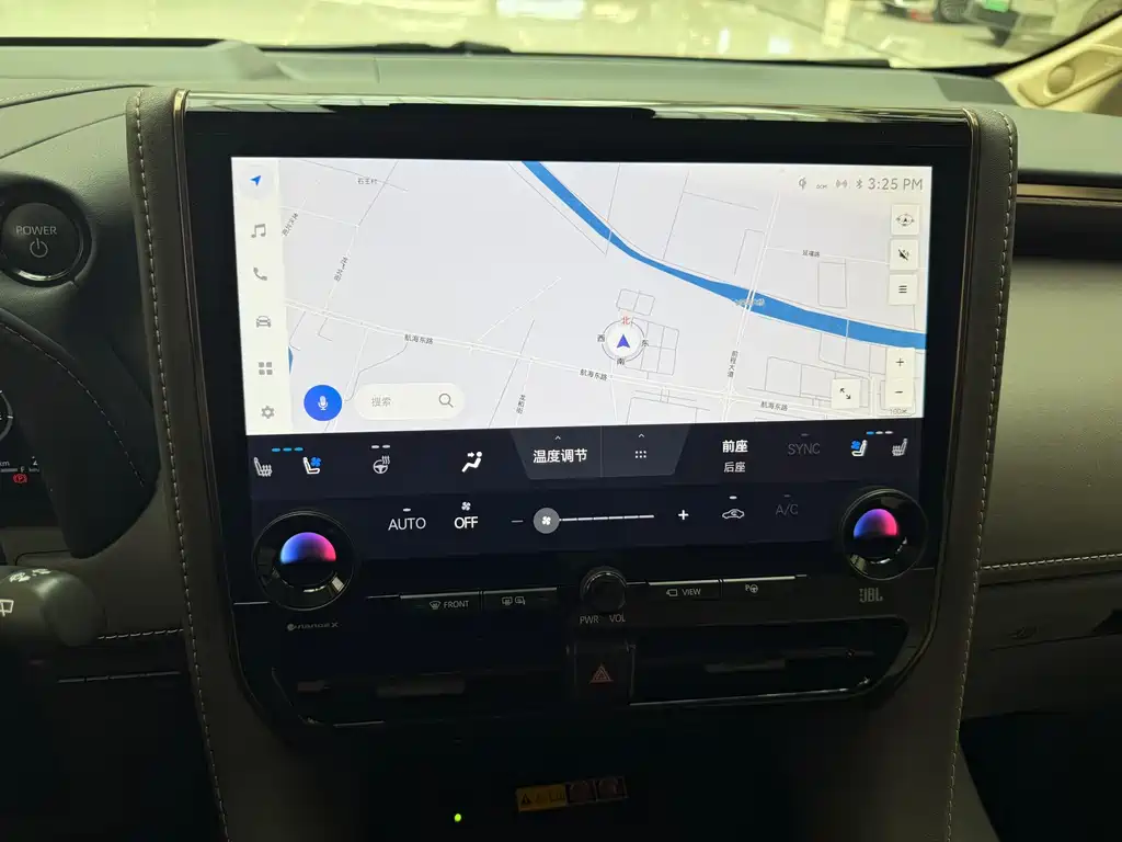 Toyota Alphard — миниатюра 18