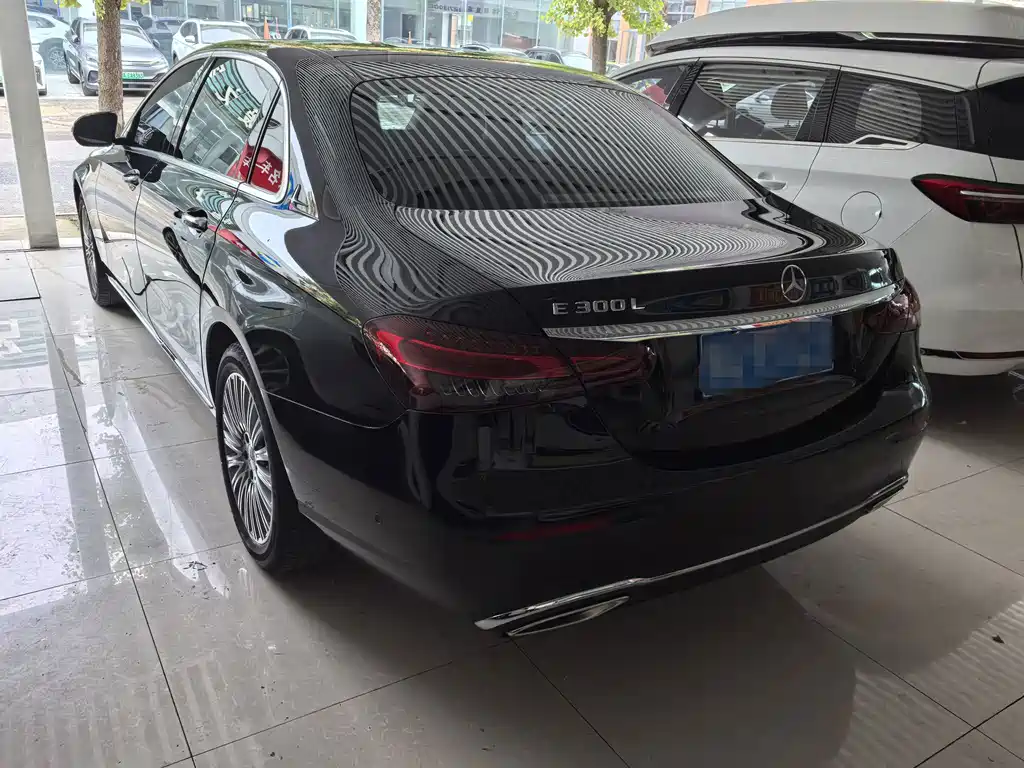 Mercedes-Benz E-Class — миниатюра 16