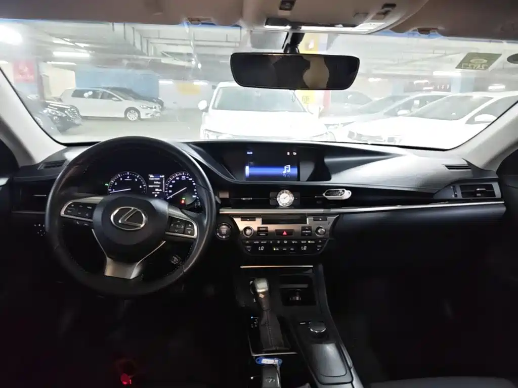 Lexus ES — миниатюра 10