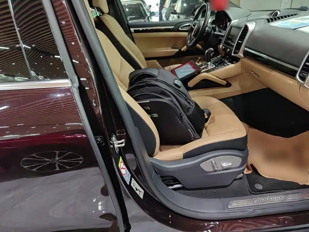 Porsche Cayenne — миниатюра 25