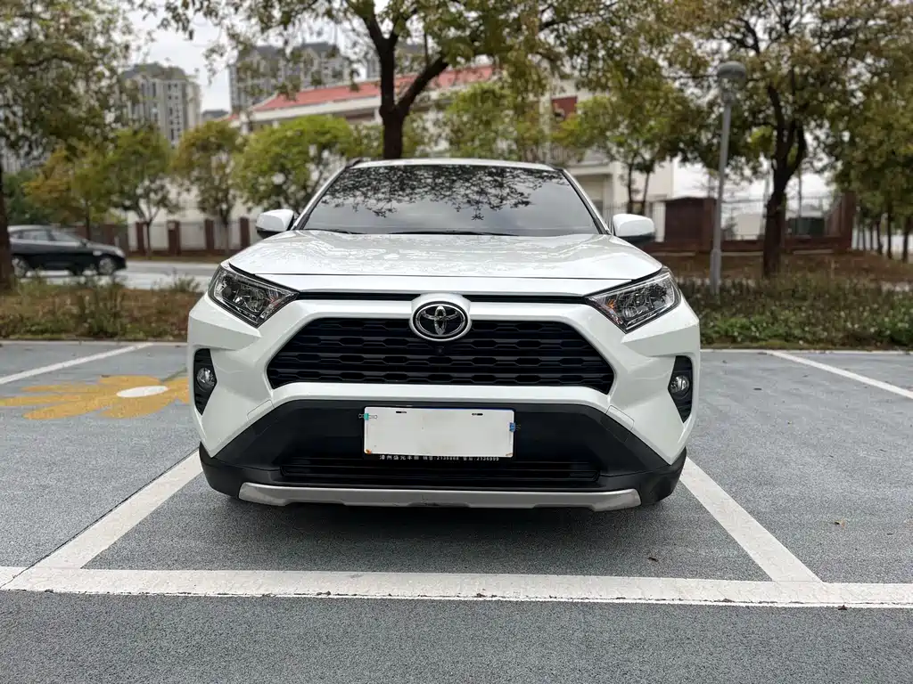 Toyota RAV4 — миниатюра 10