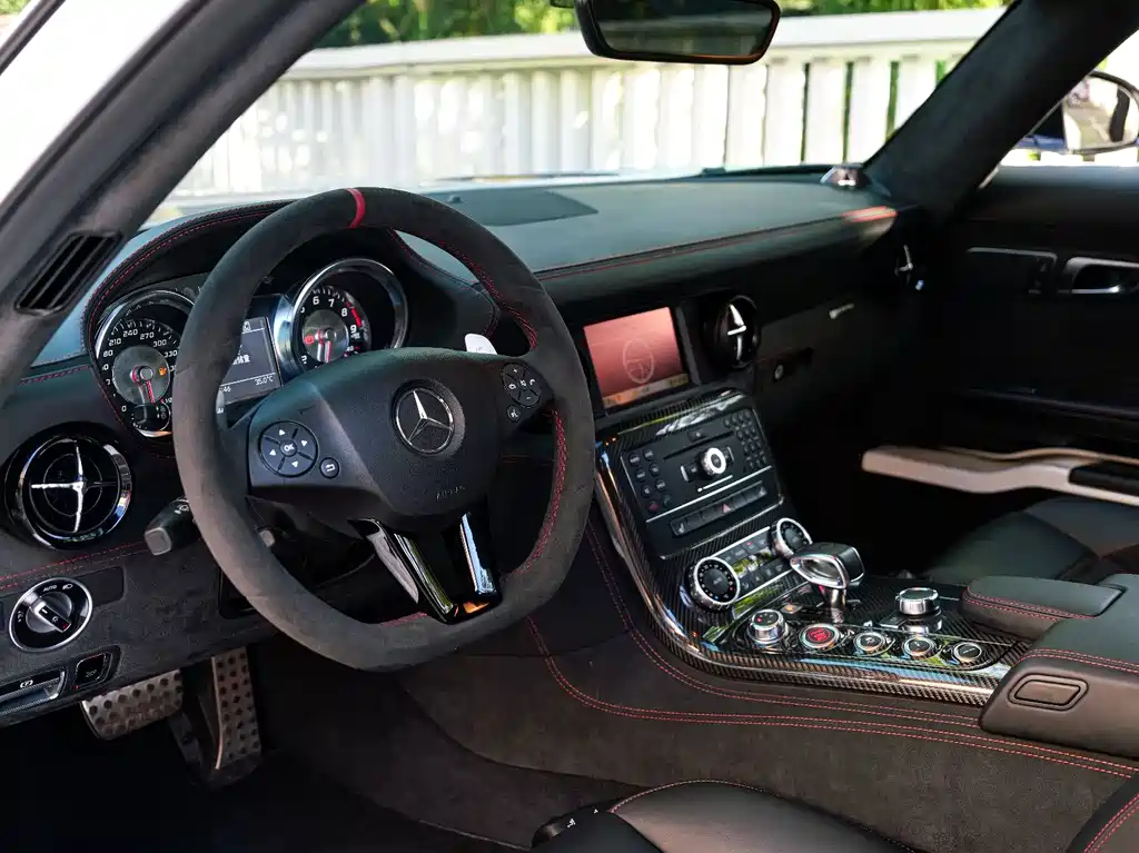 Mercedes-Benz SLS AMG — миниатюра 22