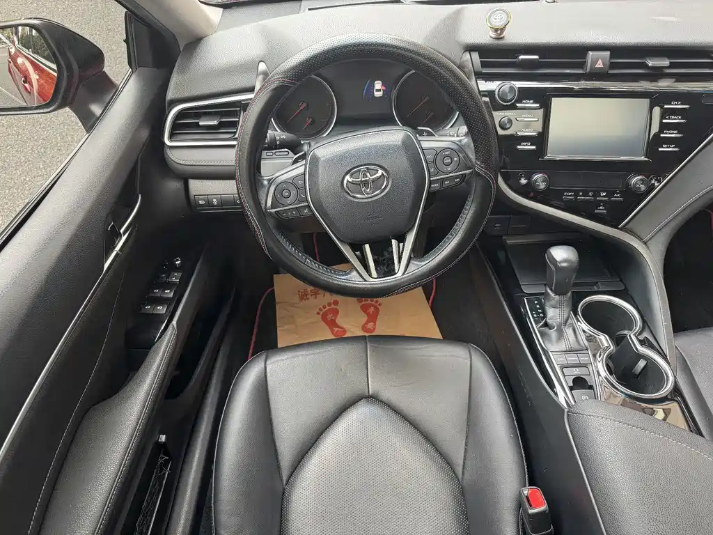Toyota Camry — миниатюра 12