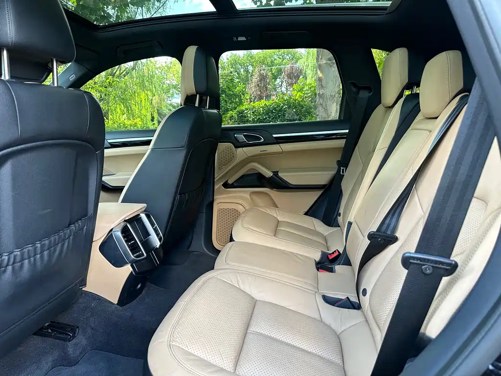Porsche Cayenne — миниатюра 13