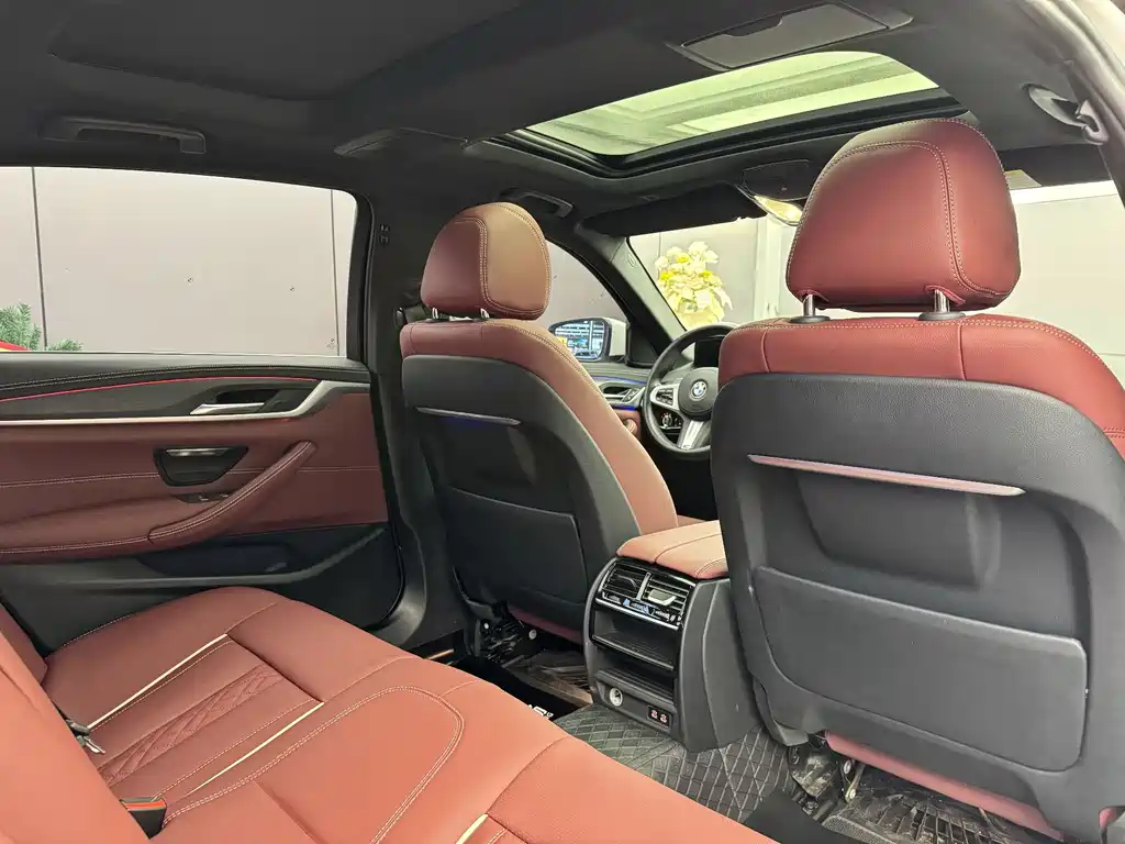 BMW 5 Series — миниатюра 8
