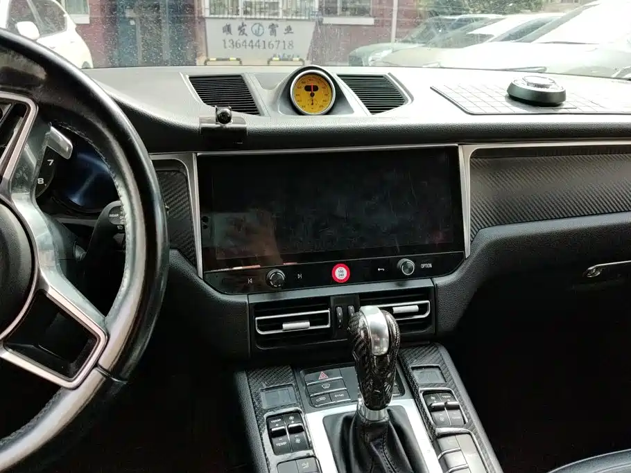 Porsche Macan — миниатюра 13
