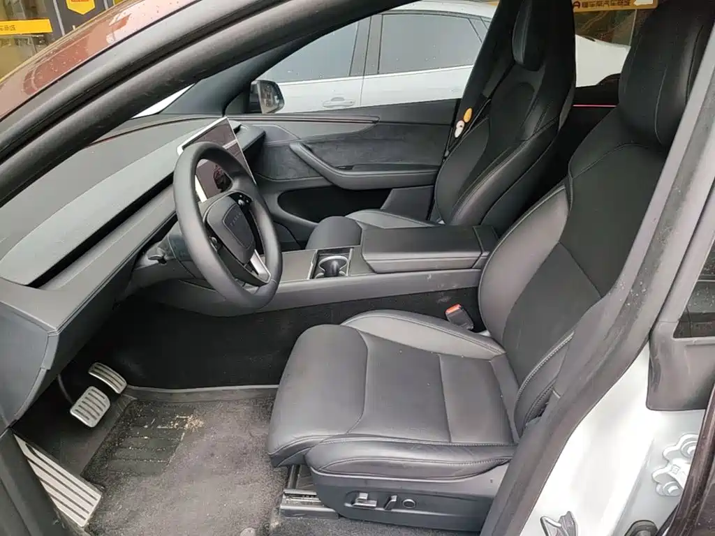 Tesla Model Y L — миниатюра 15